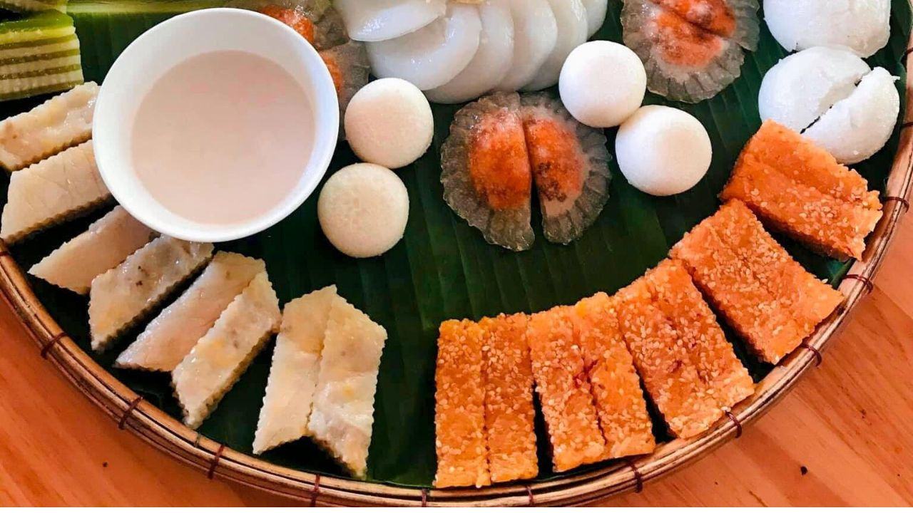 Traditional cake making Con Son